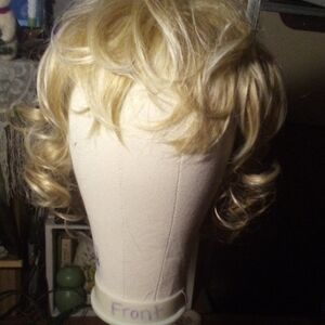 NWOT! Golden Curly Blonde Wig W/Highlights